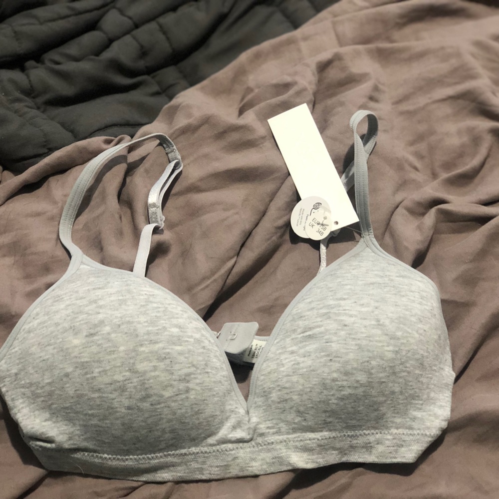 Grey tshirt bra